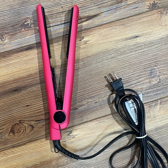 REVLON Flat Iron Straightener 1” RVST2108 Pink Excellent Condition - Picture 4 of 5